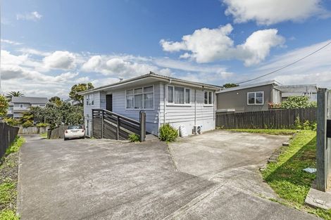 Photo of property in 1/694 East Coast Road, Pinehill, Auckland, 0632
