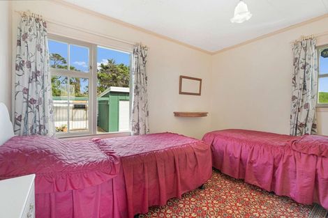 Photo of property in 5 Mcleod Road, South Head, Helensville, 0874