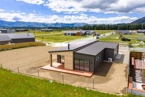 Photo of property in 17 Packer Road, Wanaka, 9382