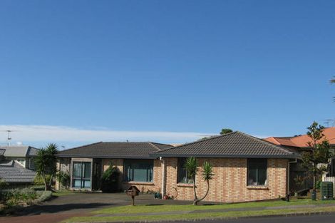 Photo of property in 56 Caribbean Drive, Unsworth Heights, Auckland, 0632