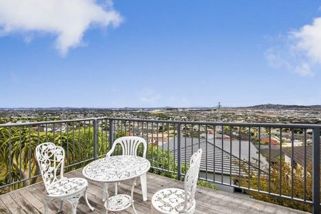 Photo of property in 132 Redoubt Road, Goodwood Heights, Auckland, 2105