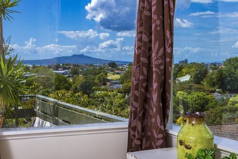 Photo of property in 70 Chivalry Road, Glenfield, Auckland, 0629