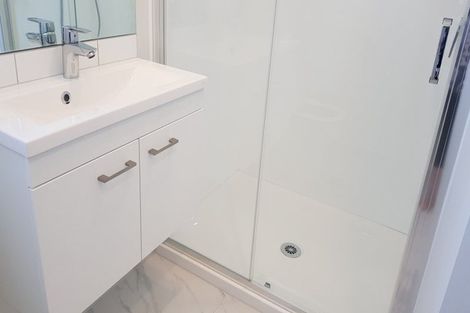 Photo of property in 1/51 Wharf Road, Te Atatu Peninsula, Auckland, 0610