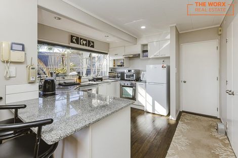 Photo of property in 33 Ribbonwood Crescent, Goodwood Heights, Auckland, 2105