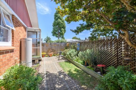 Photo of property in 15 Abel Tasman Avenue, Henderson, Auckland, 0610