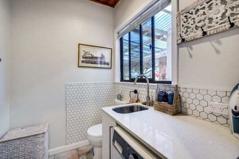 Photo of property in 61 Napier Terrace, Hospital Hill, Napier, 4110