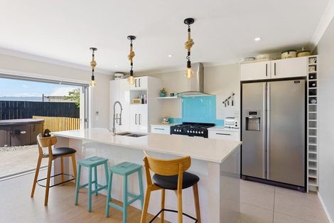 Photo of property in 35 Simpson Crescent, Raumati Beach, Paraparaumu, 5032