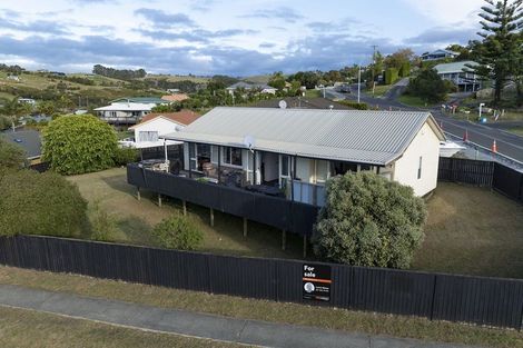 Photo of property in 2 Cable Bay Block Road, Cable Bay, 0420