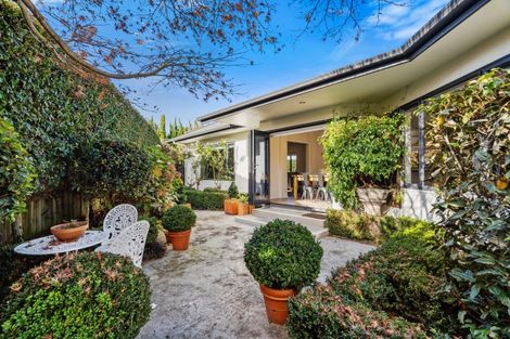 Photo of property in 27 Napier Street, Jervoistown, Napier, 4112