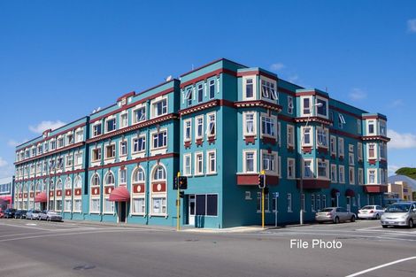 Photo of property in Devonport Apartments, 4/127 Saint Aubyn Street, New Plymouth, 4310
