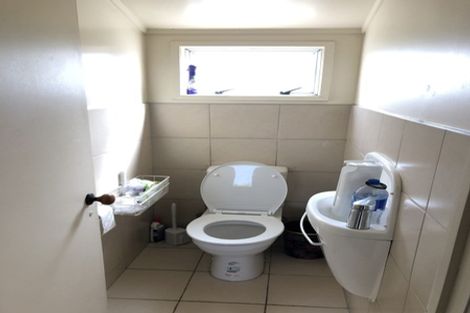 Photo of property in 2/66 Buscomb Avenue, Henderson, Auckland, 0610