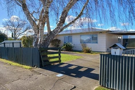 Photo of property in 1 Chatsworth Place, Highbury, Palmerston North, 4412