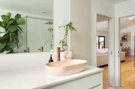 Photo of property in 21 Ngapuke Lane, Parua Bay, Onerahi, 0192