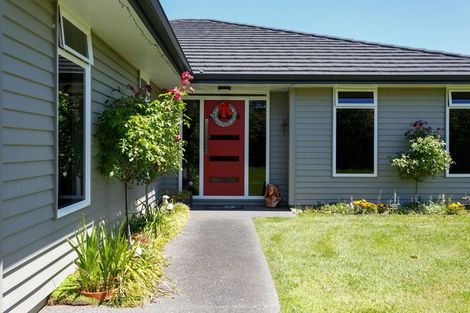 Photo of property in 19 Montgomery Crescent, Kinloch, Taupo, 3377