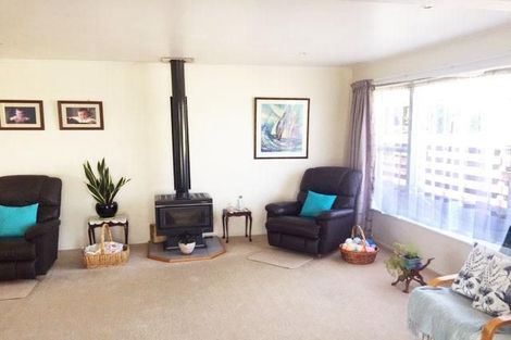 Photo of property in 158 Edmonton Road, Te Atatu South, Auckland, 0610