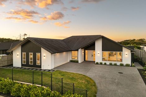 Photo of property in 5 Kapua Crescent, Rototuna North, Hamilton, 3210