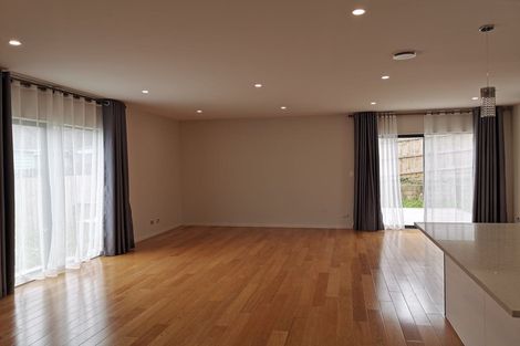 Photo of property in 98 Cardiff Road, Pakuranga, Auckland, 2010