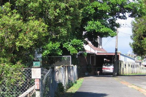 Photo of property in 20 Barrys Road, Glendene, Auckland, 0602