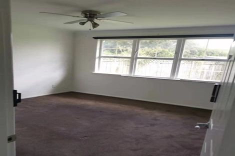 Photo of property in 27 Clinton Avenue, Te Atatu Peninsula, Auckland, 0610