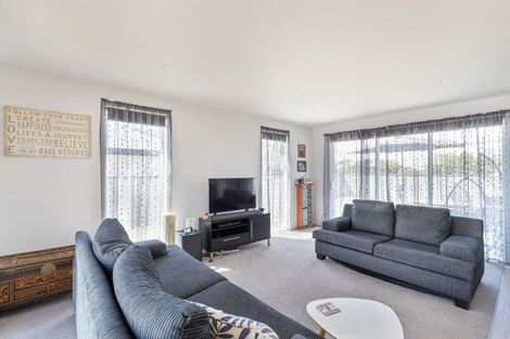 Photo of property in 6 Toutouwai Lane, Inglewood, 4330