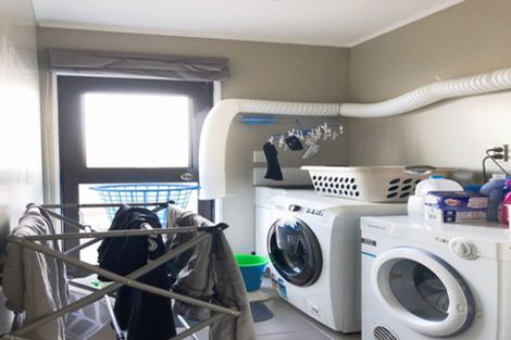 Photo of property in 8a Spring Grove, Henderson, Auckland, 0612