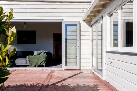 Photo of property in 180 Victoria Road, Saint Clair, Dunedin, 9012