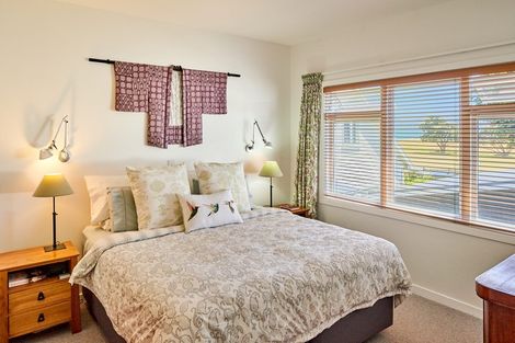 Photo of property in 25 Marine Parade, Eastbourne, Lower Hutt, 5013