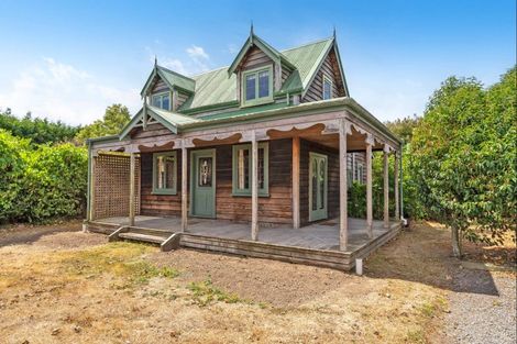 Photo of property in 27 Ferry Road, Martinborough, 5711
