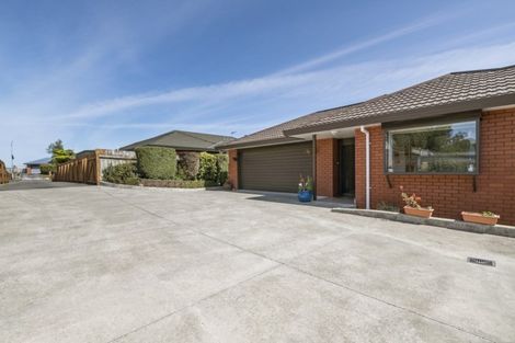 Photo of property in 11 Greenwood Place, Fitzherbert, Palmerston North, 4410
