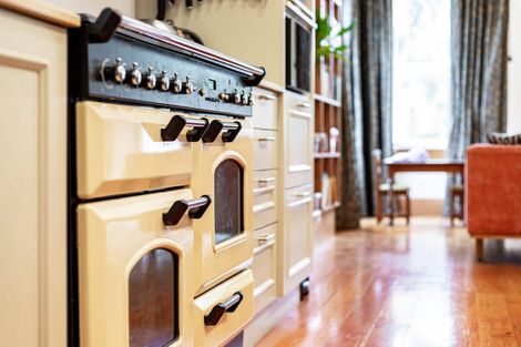 Photo of property in 24 Garfield Street, Brooklyn, Wellington, 6021