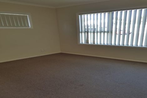 Photo of property in 2/11 Anne Mclean Drive, Bayview, Auckland, 0629