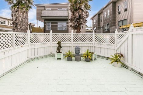 Photo of property in 125a The Parade, Island Bay, Wellington, 6023