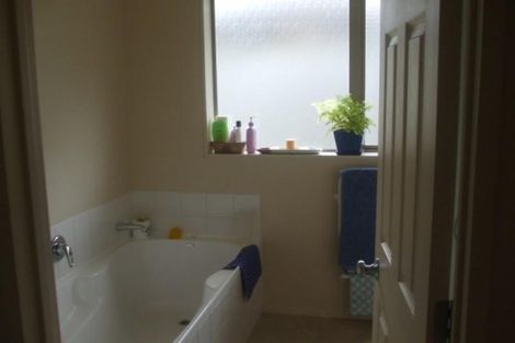 Photo of property in 15 Malin Place, Pinehill, Auckland, 0632