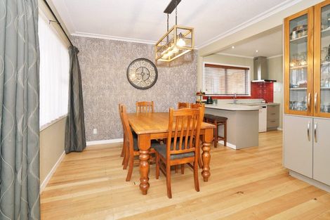 Photo of property in 2 Dover Road, St Andrews, Hamilton, 3200