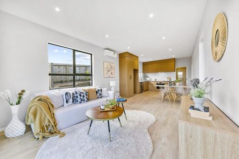 Photo of property in 63 Mcindoe Road, Kumeu, 0810