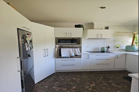 Photo of property in 33 Saint James Drive, Huntington, Hamilton, 3210