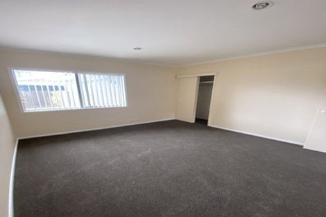 Photo of property in 2/5 Campbell Place, Papakura, 2110