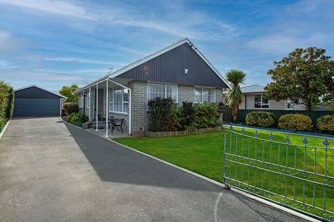 Photo of property in 67 Farquhars Road, Redwood, Christchurch, 8051