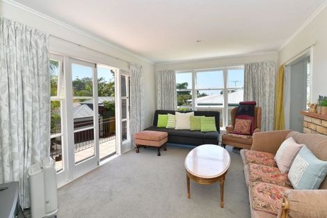 Photo of property in 1/11 Merton Avenue, Glenfield, Auckland, 0627
