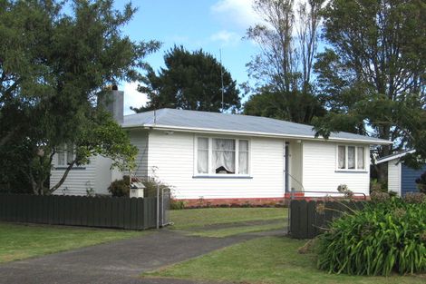 Photo of property in 37 Neil Avenue, Te Atatu Peninsula, Auckland, 0610