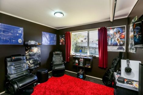 Photo of property in 9 Fantome Place, Whalers Gate, New Plymouth, 4310