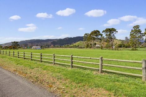 Photo of property in 425 Tararua Road, Levin, 5571