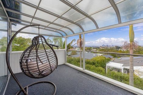 Photo of property in 25 Pupuke Road, Birkenhead, Auckland, 0627