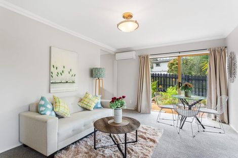 Photo of property in 1/3 Tallington Crescent, Torbay, Auckland, 0630