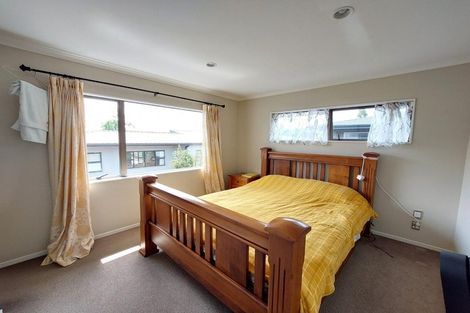 Photo of property in 16h Lincoln Road, Henderson, Auckland, 0610