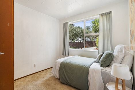 Photo of property in 5 Papa Place, Birkdale, Auckland, 0626