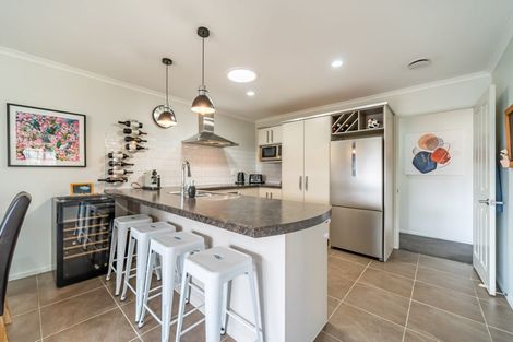 Photo of property in 48 King Charles Drive, Kingsley Heights, Upper Hutt, 5018