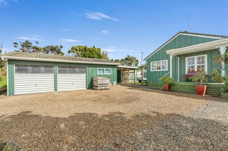Photo of property in 5 Mcleod Road, South Head, Helensville, 0874