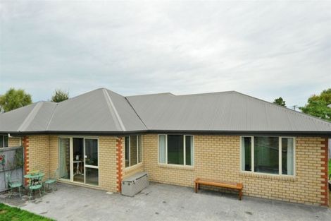 Photo of property in 5 Willowview Drive, Redwood, Christchurch, 8051
