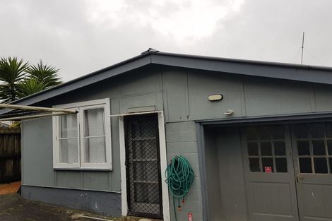 Photo of property in 16 Albert Road, Kelston, Auckland, 0602